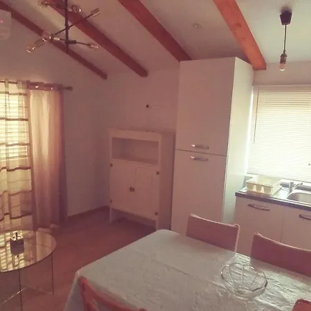 Daire Sharo Brodarica (Sibenik-Knin)