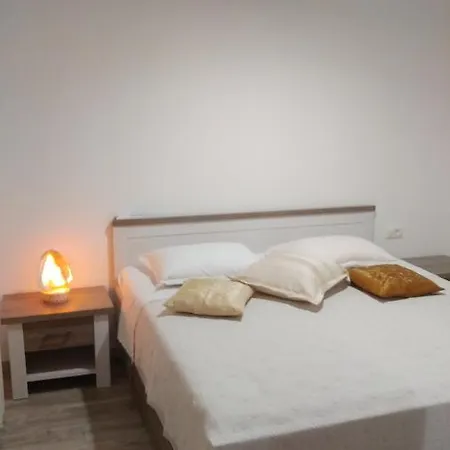 Sharo Daire Brodarica (Sibenik-Knin)